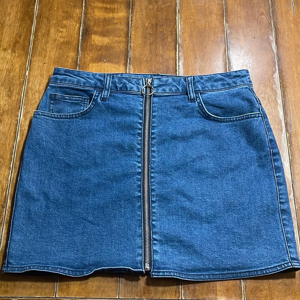 Lulus Size 28 Jean Mini skirt w/ front zip